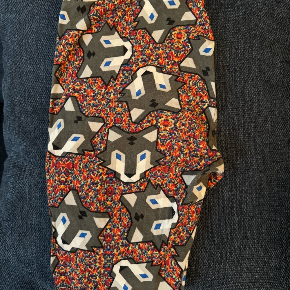 Lularoe Multi-colored Wolf legging